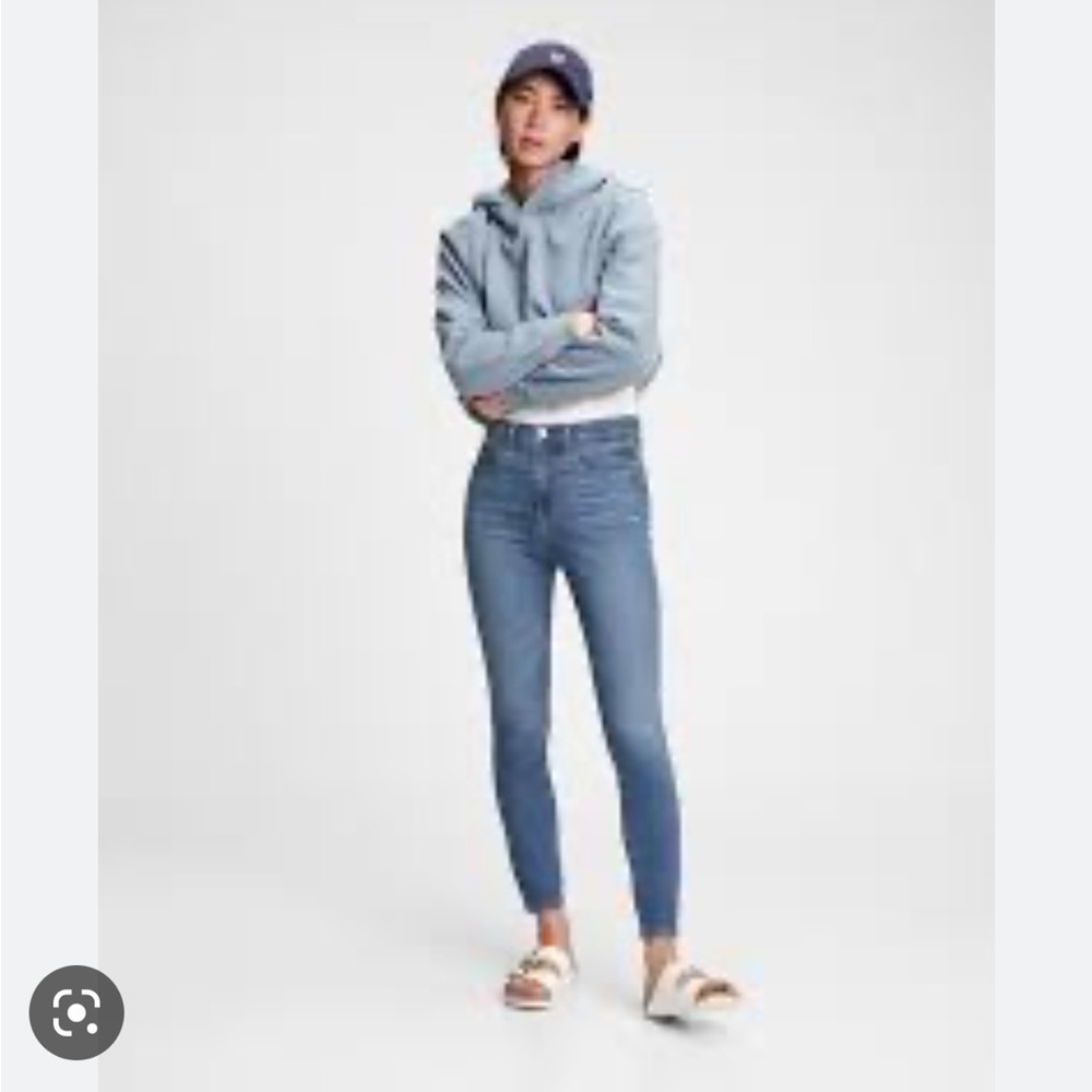 GAP True Skinny High Rise Jean in Medium Indigo